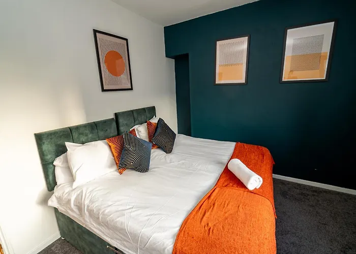 Stylish 3-Bed Swansea Home With Wifi & Kitchen