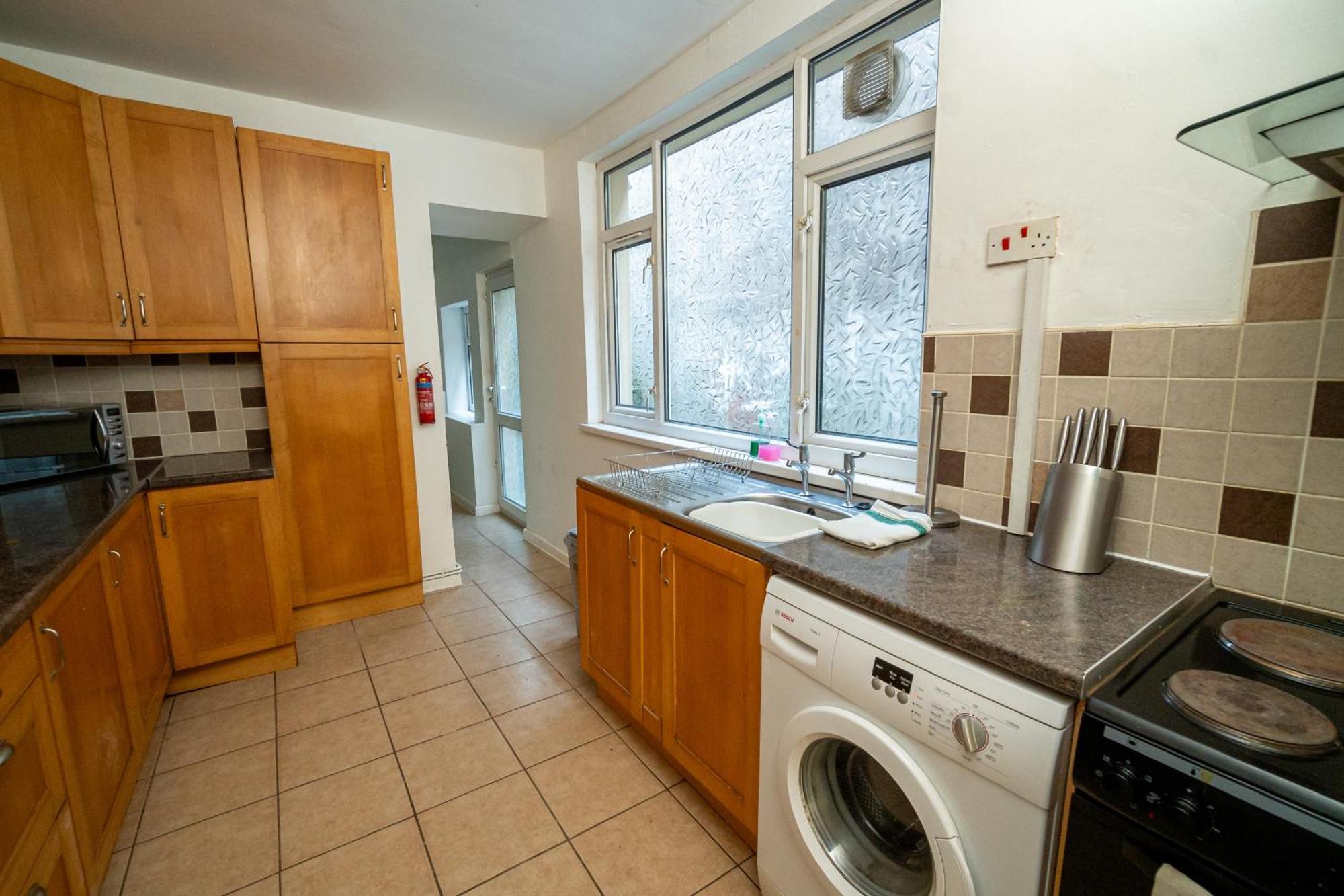 Stylish 3-bed With Wifi & Kitchen Holiday home