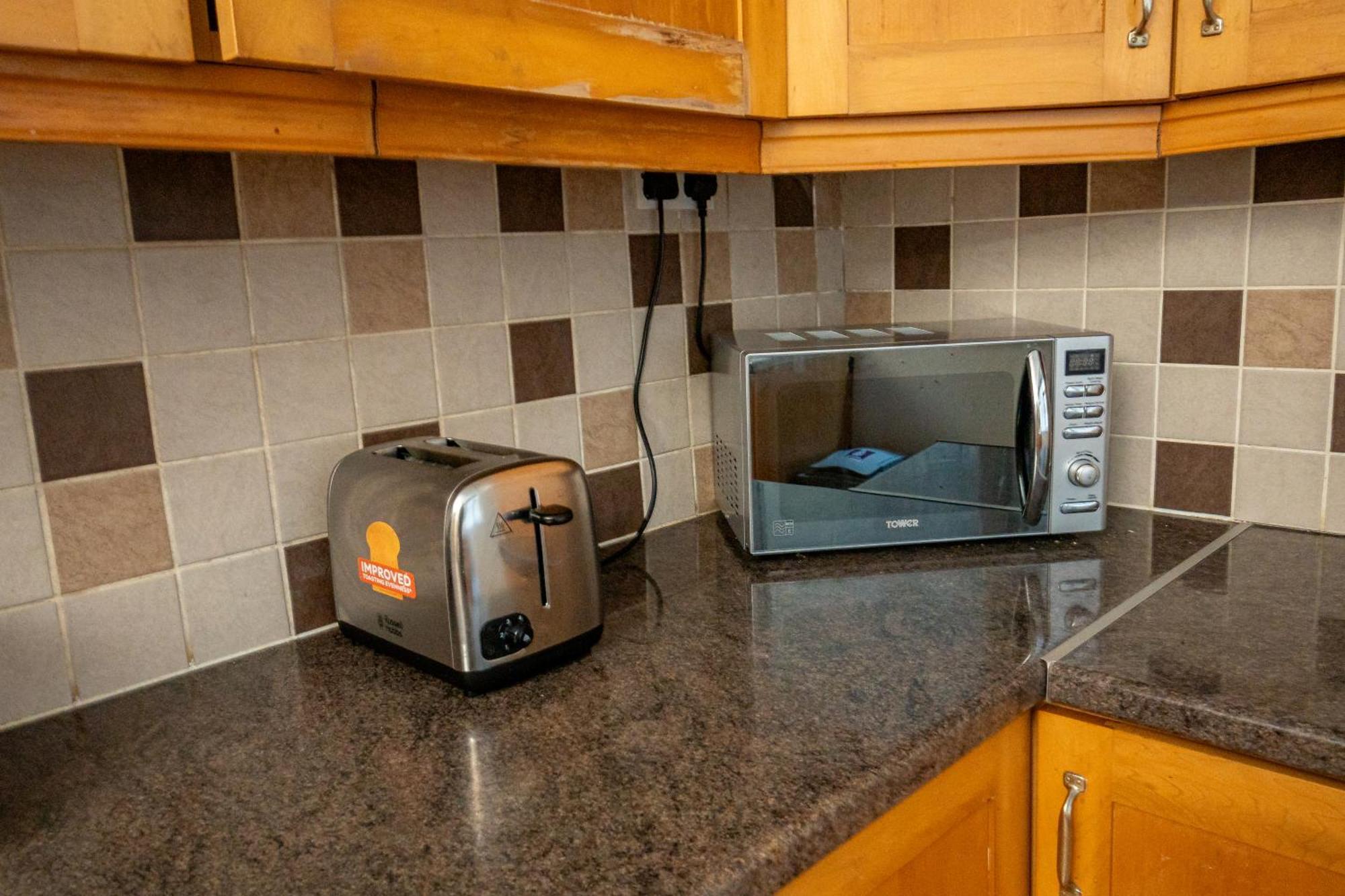 Stylish 3-bed With Wifi & Kitchen Holiday home