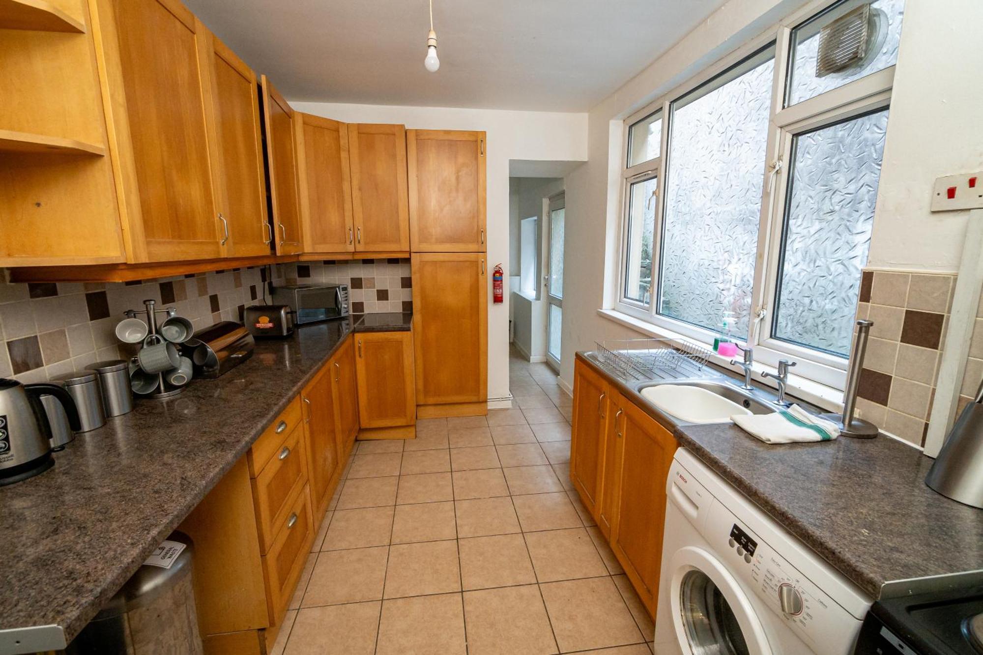 Stylish 3-bed With Wifi & Kitchen Holiday home Swansea