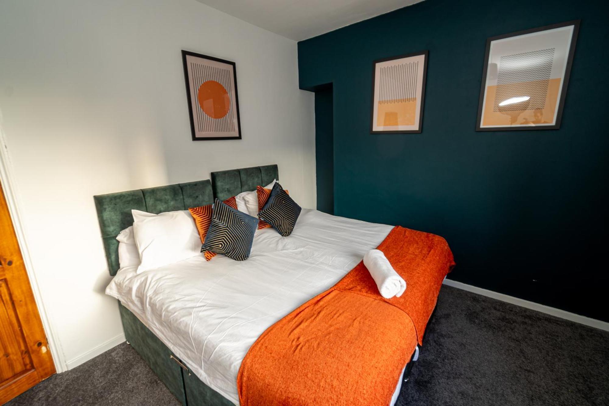 Stylish 3-bed With Wifi & Kitchen * Swansea