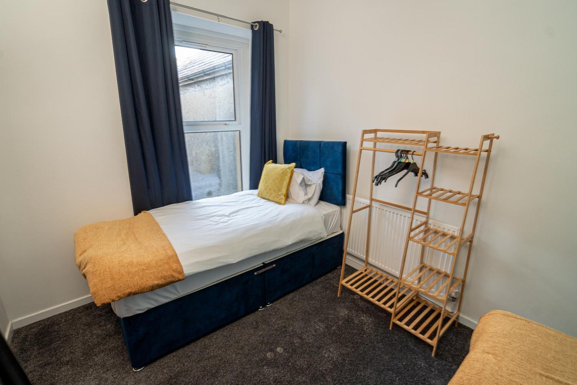 Stylish 3-bed With Wifi & Kitchen *