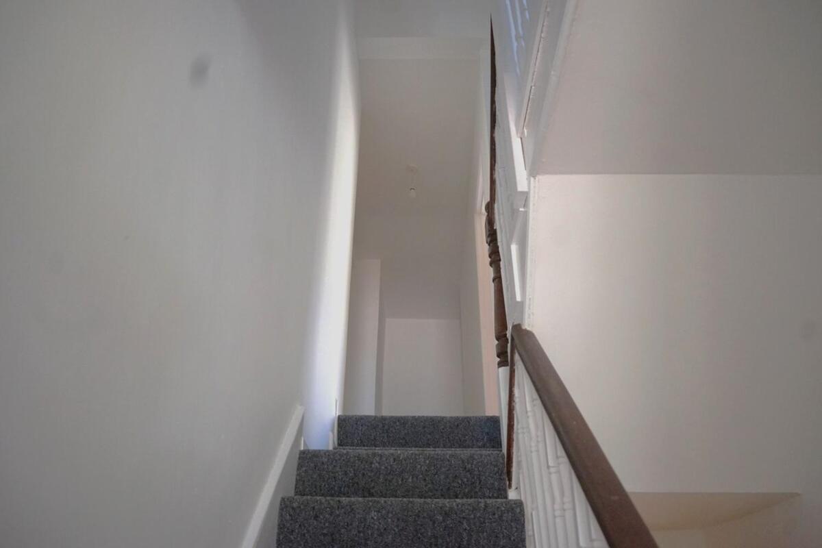 Stylish 3-bed With Wifi & Kitchen Holiday home Swansea