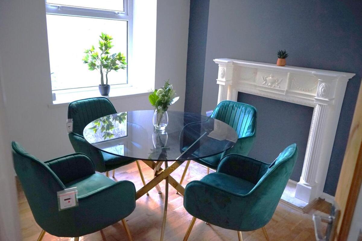 Stylish 3-bed With Wifi & Kitchen Holiday home *