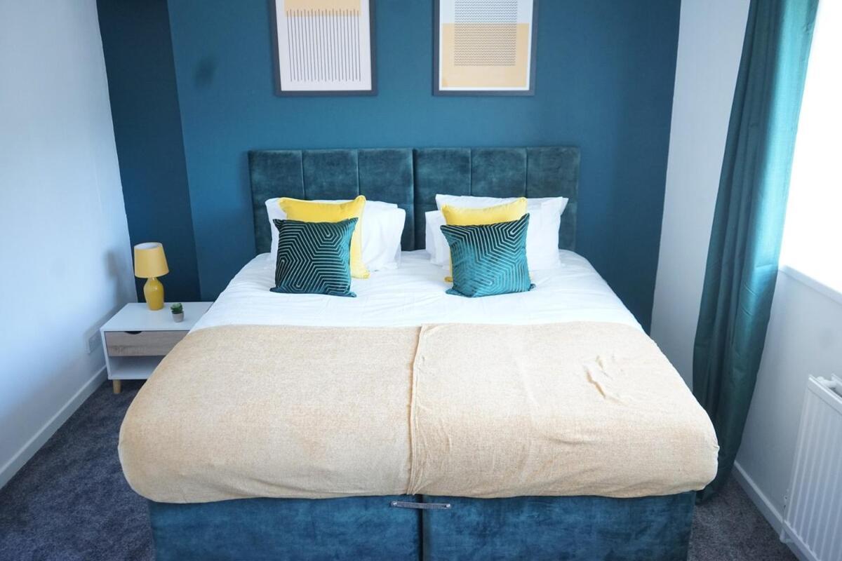 Stylish 3-bed With Wifi & Kitchen Holiday home