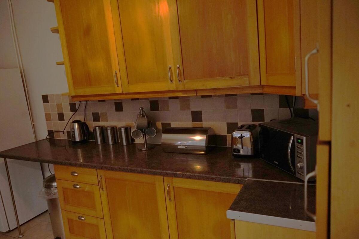 Stylish 3-bed With Wifi & Kitchen Swansea