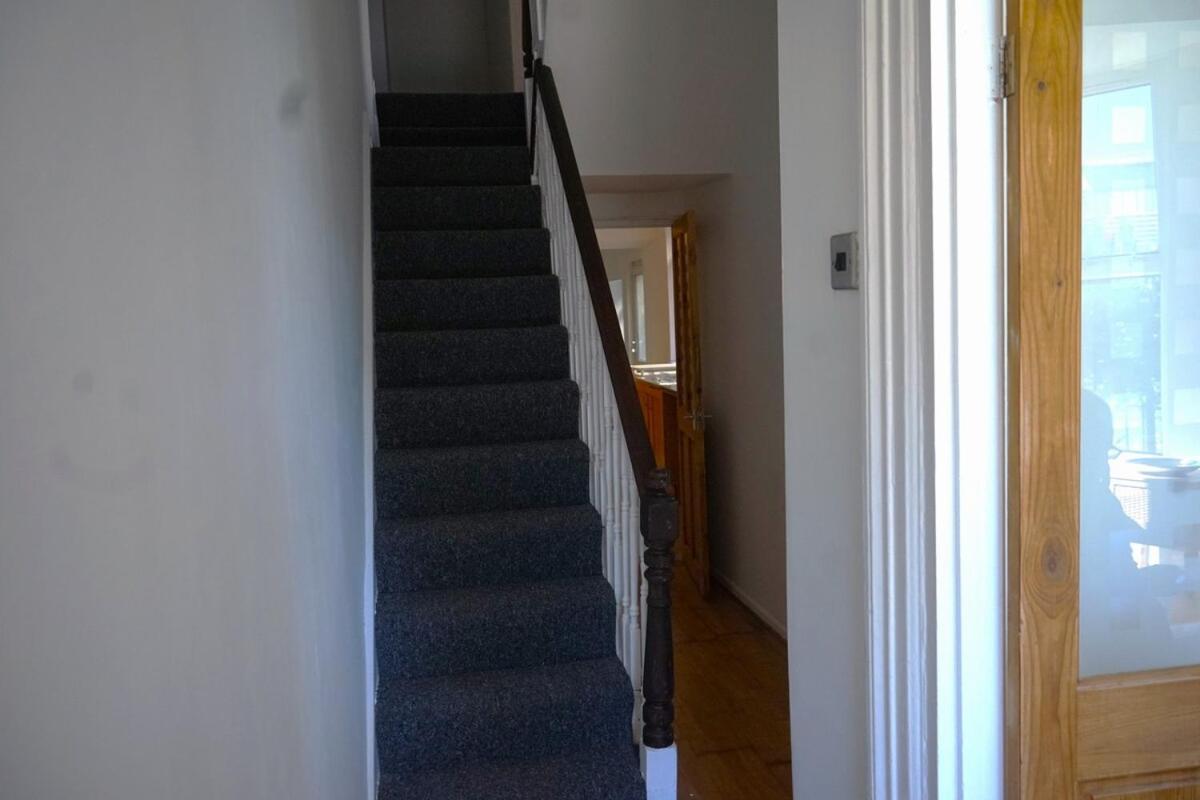 Stylish 3-bed With Wifi & Kitchen