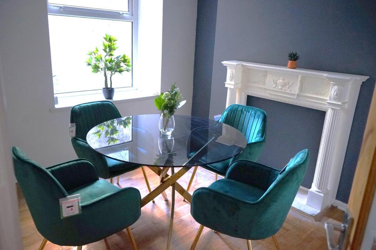 Stylish 3-bed With Wifi & Kitchen Holiday home *
